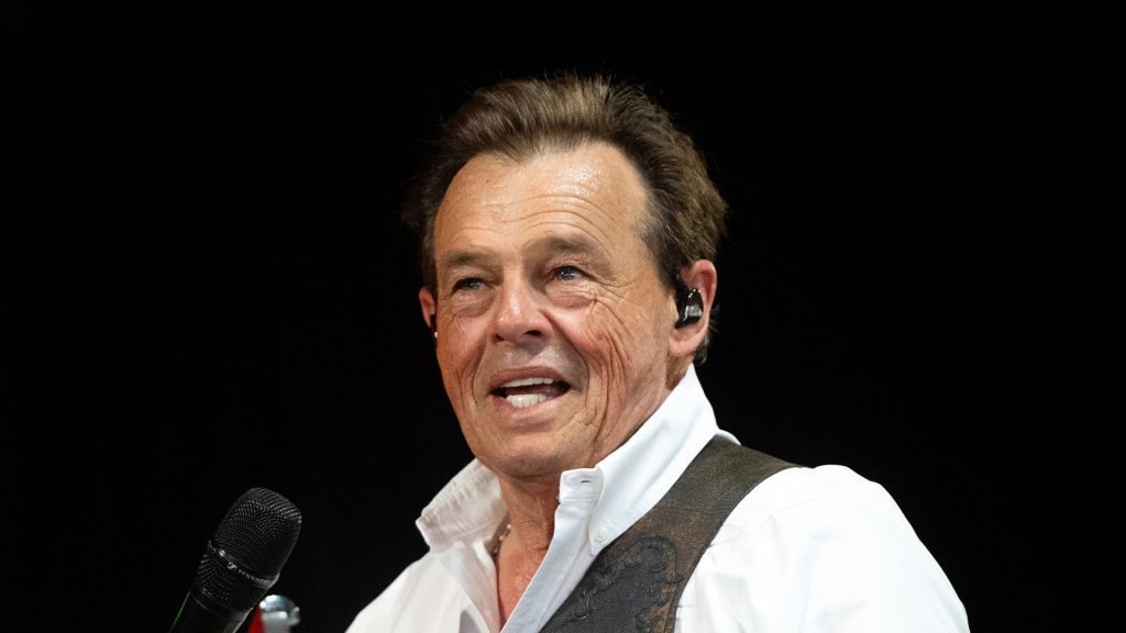Legendary country singer breaks his silence after being caught at TSA with loaded gun & gives warning to other travelers