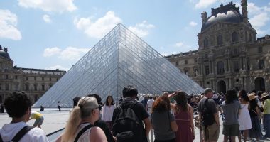 Louvre in Paris shuts down after workers go on strike over overcrowding issues