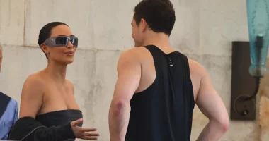 Newly Single Orlando Bloom Is Ready to Mingle as He Greets Kim Kardashian With Kiss Ahead of Jeff Bezos' Wedding