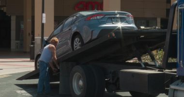 Police chase ends in crash at Orange Park Mall
