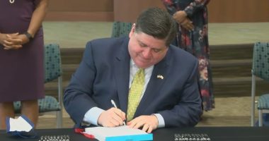 Pritzker signs bill to protect gray fox, gives IDNR control over hunting season