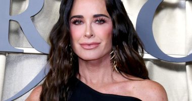RHOBH’s Kyle Richards Shows Off Arm Muscles in Gym Selfie