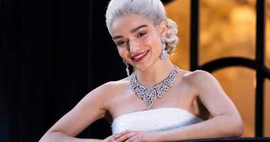 Rachel Zegler serenades the crowd for free in a new London production of 'Evita'