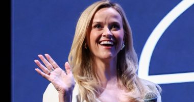 Reese Witherspoon puts on a leggy display in a chic white mini dress