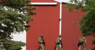 Members of law enforcement agencies search for shooting suspect, Vance Boelter, at a house Sunday, June 15, 2025, in Belle Plaine, Minn. (AP Photo/George Walker IV)