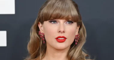 Taylor Swift 'Cornered' Actor on Stage and Allowed Him to Live on Her Family's Nashville Boat