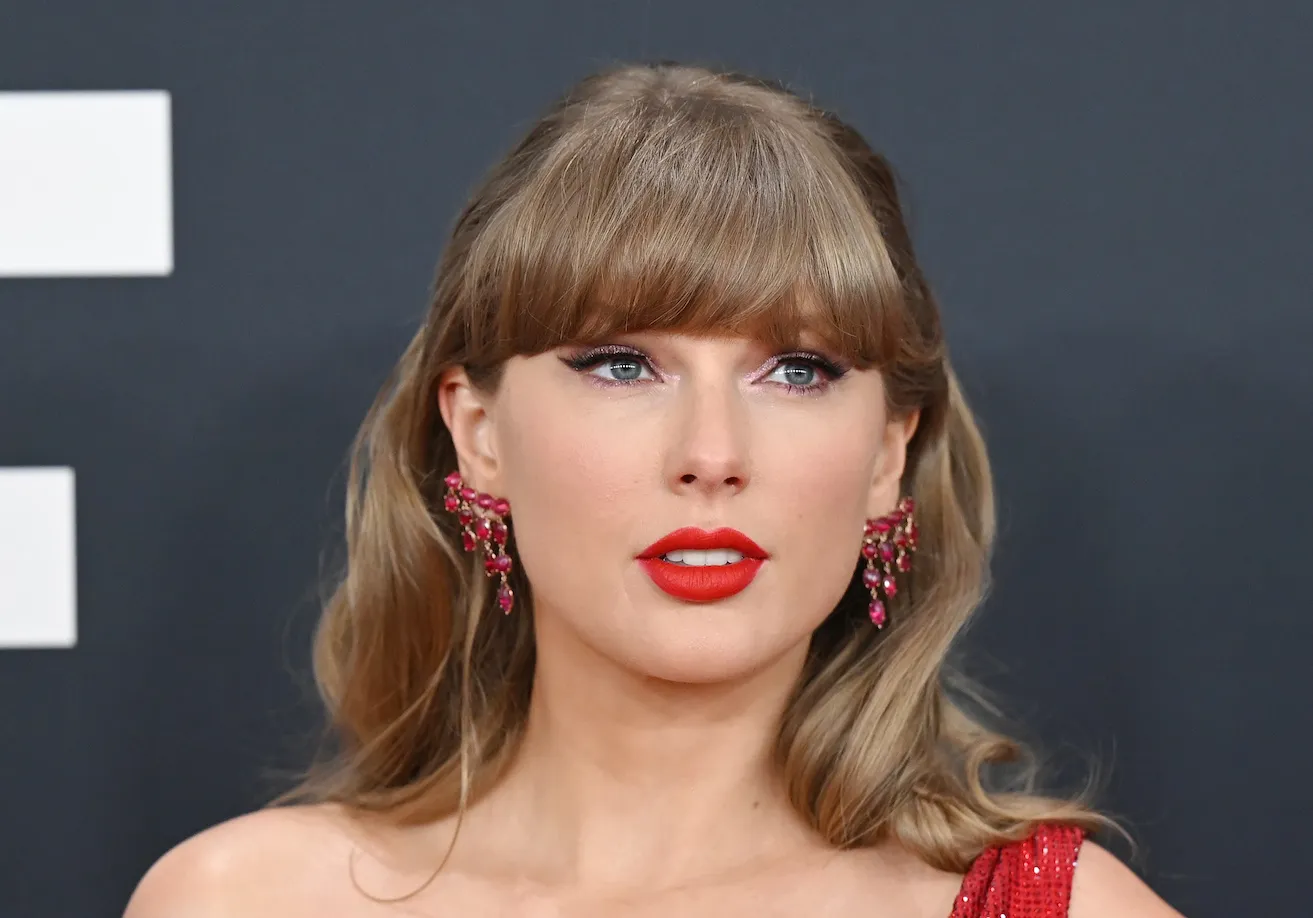 Taylor Swift 'Cornered' Actor on Stage and Allowed Him to Live on Her Family's Nashville Boat
