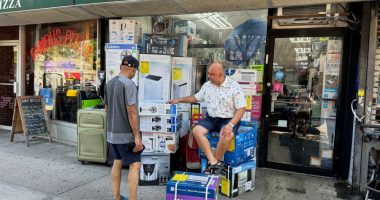 Temperature in New York City reaches 100 degrees as eastern US swelters under extreme heat wave