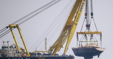 The incredible crane that will carry Bayesian: Specially constructed lifter will slowly take £25 million superyacht to safety