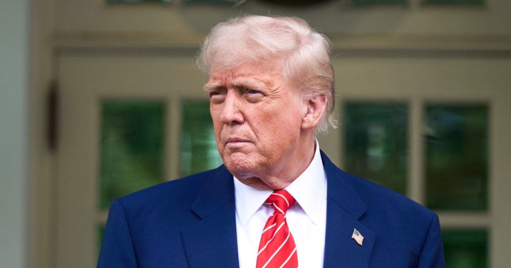 Trump is relying on a small circle of advisers as he weighs Iran strikes