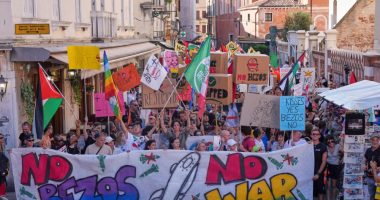 ‘Kisses yes, Bezos No,’ protesters say, as Bezos wedding bonanza stirs controversy in Venice