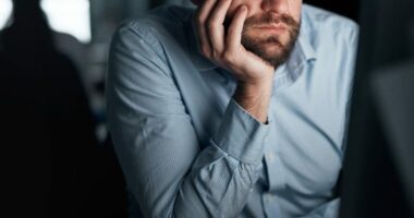 'Quiet cracking' is the newest term for a workplace problem — and it’s 'pretty pervasive,' expert says