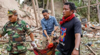 Tens of thousands flee their homes as Thailand and Cambodia clash