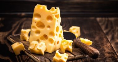 7 Cheeses That Dietitians Say Support Belly Fat Loss
