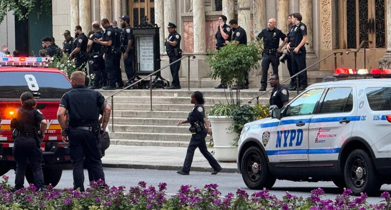Active shooter report prompts massive police response in midtown Manhattan business district