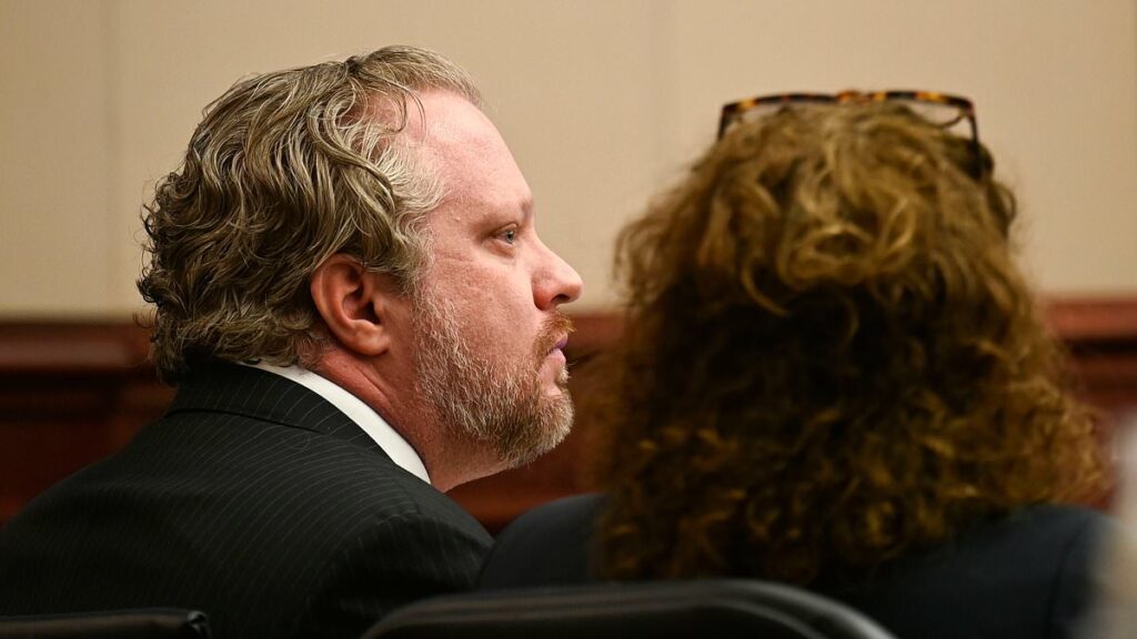 Dentist's plot to kill detective probing his wife's 'poisoning'