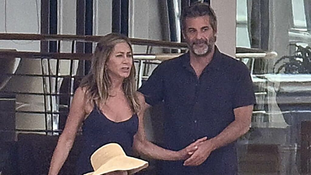 Ex-lover of Jennifer Aniston's boyfriend reveals why she ghosted him