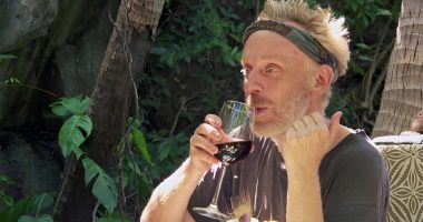 Fans Reacted To The Chance Of A Rich Person Like Mike White Winning Survivor 50: In The Hands Of The Fans