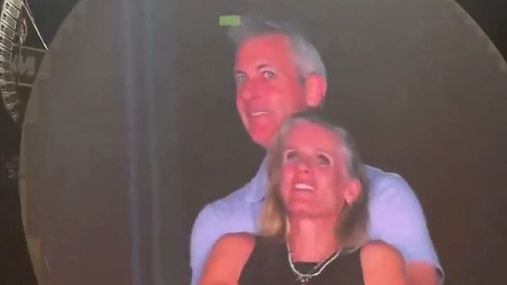 Former colleague reveals what he thinks of Coldplay Kiss Cam CEO