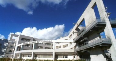 Hôpital Jeanne de Flandre in France.