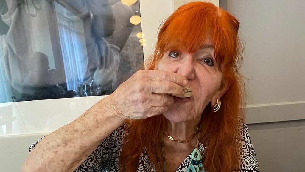 Iconic 90s talk show host is unrecognizable as she enjoys retirement