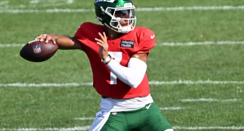 Justin Fields showing no ill affects from his dislocated toe