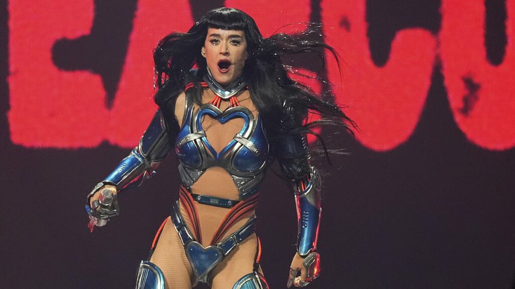 Justin Trudeau brings his daughter to watch Katy Perry perform