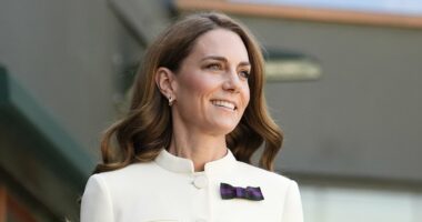 Kate delights Wimbledon spectators as she heads into Royal Box