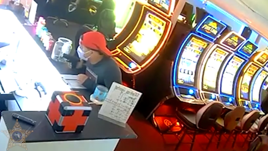 Man robs Florida arcade while his mother acts as getaway driver: deputies