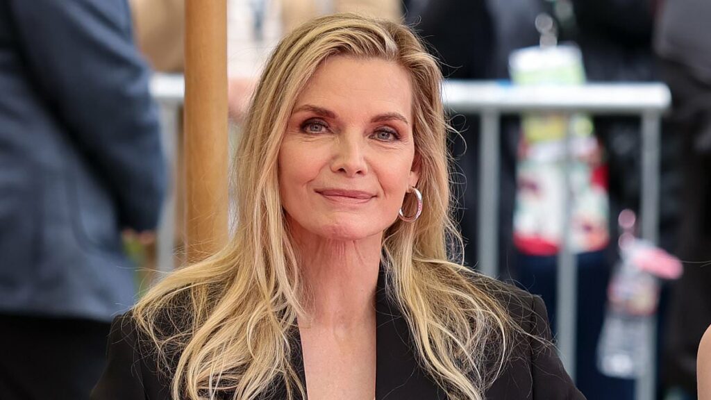 Michelle Pfeiffer APOLOGIZES for attacking Bill Gates