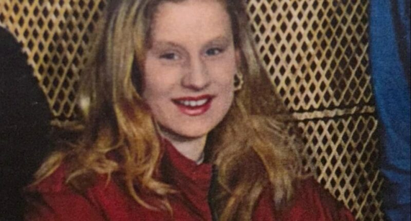 Photo of Sabrina Marlynn Lyttle holding her baby daughter, Jade Casey.