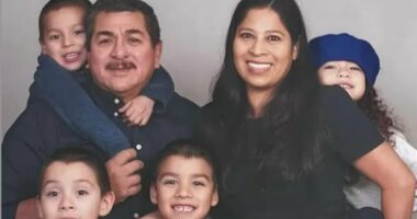 Oregon mom, kids held for days after being detained at Canadian border