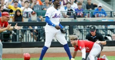 Ronny Mauricio elicits boos from Mets fans following costly error