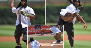 Saints Alvin Kamara gets do-over after bad first pitch at Wrigley Field before Cardinals-Cubs game