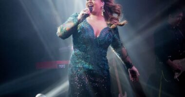 Singer dies suddenly aged just 50 while receiving cancer treatment