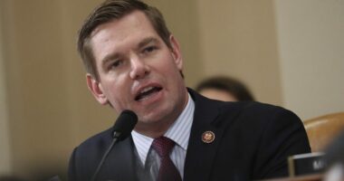 Swalwell challenges Gutfeld to bench press contest