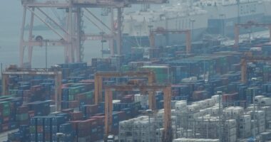 Trump's trade blitz produces few deals but lots of uncertainty