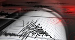 Tsunami warning for thousands as 7.3 earthquake hits off US coast