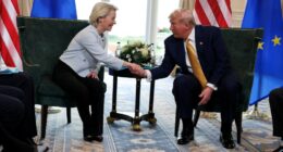 Donald Trump and Ursula von der Leyen shaking hands.