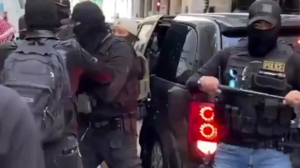 WATCH: ICE agents fight off masked mob outside blue city immigration court