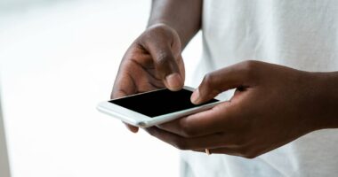 When I saw my husband's texts with his colleague I nearly divorced him