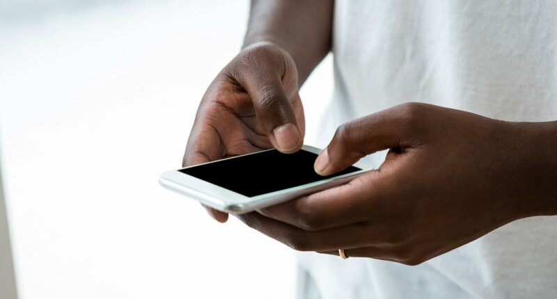 When I saw my husband's texts with his colleague I nearly divorced him