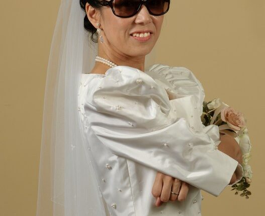 Which month's the least expensive to get married in?