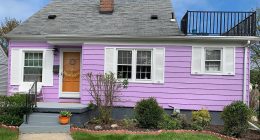 Woman bursts into tears over neighbor's letter