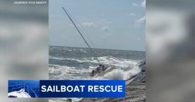 10 rescued from sinking sailboat after hitting rocks in Avalon, New Jersey