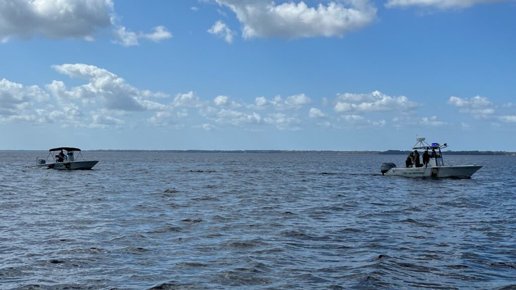2 missing after falling into St. Johns River while shrimping on dock in Palatka