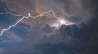 A shocking record: Lightning bolt stretched 515 miles, crossed three states
