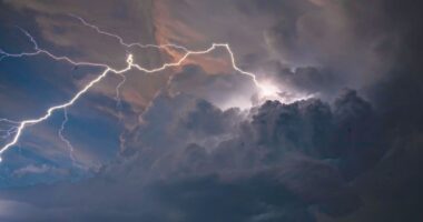 A shocking record: Lightning bolt stretched 515 miles, crossed three states