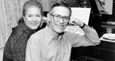 Alan Bergman, Oscar-winning lyricist who helped write 'The Way We Were,' dies at 99