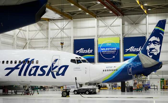 Alaska Airlines grounds all flights after a tech outage